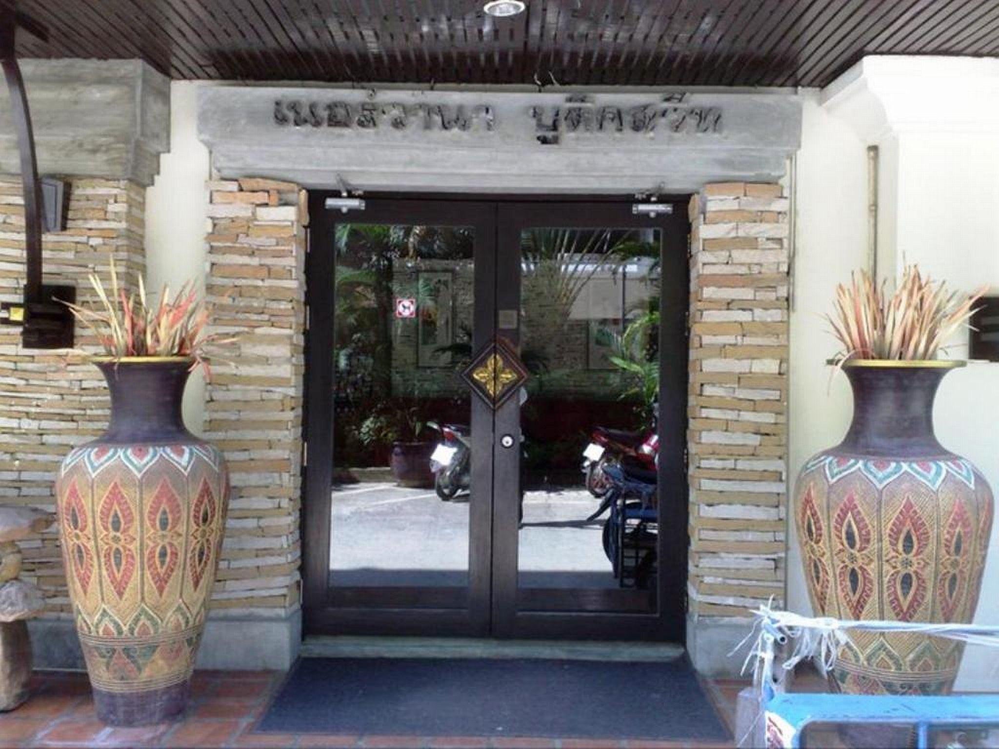 Nirvana Boutique Suites Pantai Jomtien Bagian luar foto